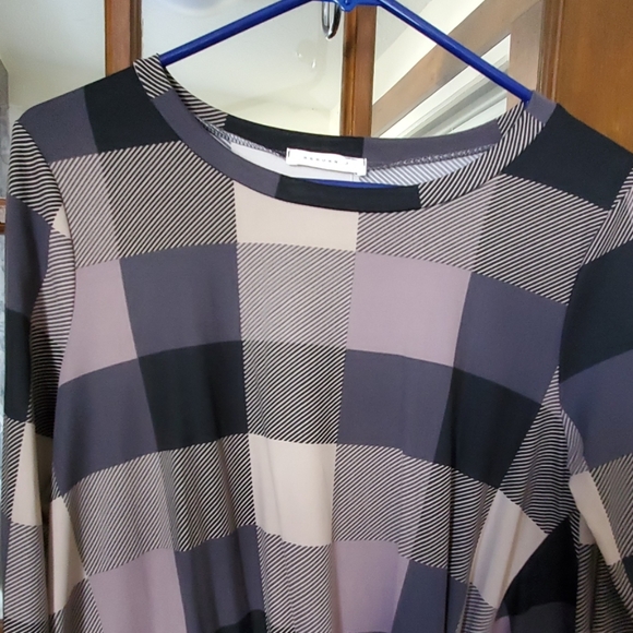 Top - Picture 2 of 3